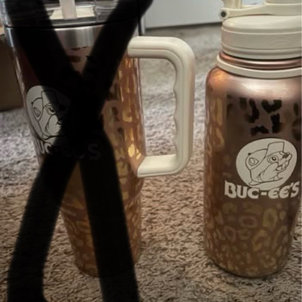 Buc-ee's Leopard Print 32oz Water Bottle - Picture 5 of 5